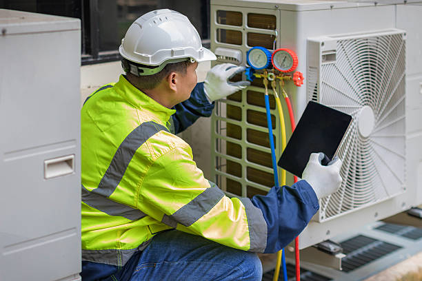 Professional Hvac Maintenance technician working in Hampton, FL